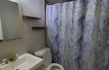 Lovely 5 Bedrooms, 3 Full Baths Home Near Parks! - Foto 16