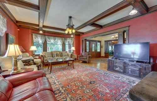 Historic Auburn House on 37 Acres with Private Lake! - Foto 6