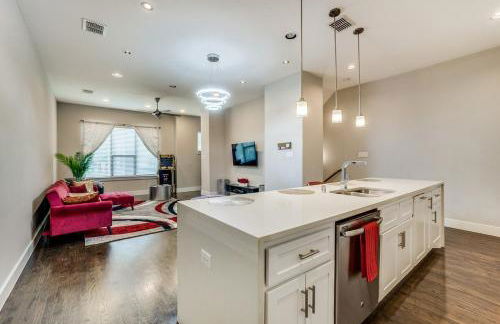 Skyline view of Downtown Dallas 3 story home! - Foto 16