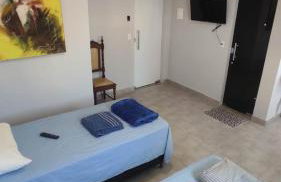 Kitnet independente 2 camas bem localizada - Foto 8