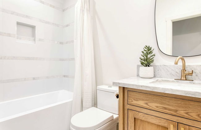 Luxury Retreat, 5mins to the Lake Game Room + Fire Pit Howlite by Avantstay - Foto 12