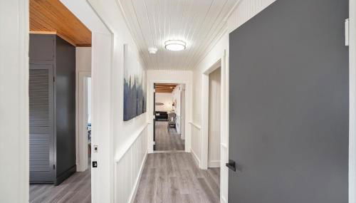 Center Suite A - Photo 4