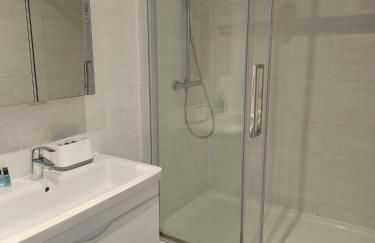 2 Bedroom, 2 Bathroom Apartment with Balcony in Hoxton, Zone 1, Sleeps 6 - Foto 14