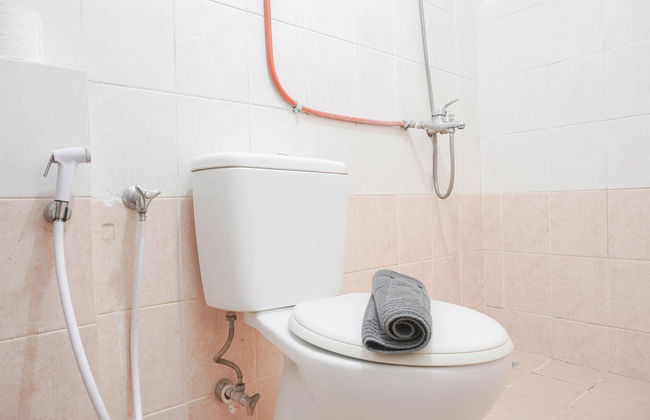 Comfort And Cozy 2Br At Gajah Mada Mediterania Apartment - Foto 14