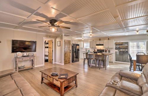 Lakefront Greers Ferry Cabin with Covered Boat Slip! - Foto 5