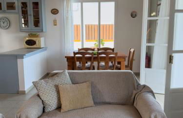 Regina Villa - Photo 15