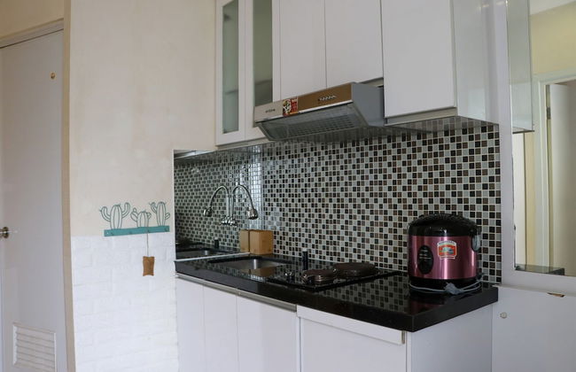 Cozy Stay and Simply 2BR at Green Pramuka City Apartment - Foto 10