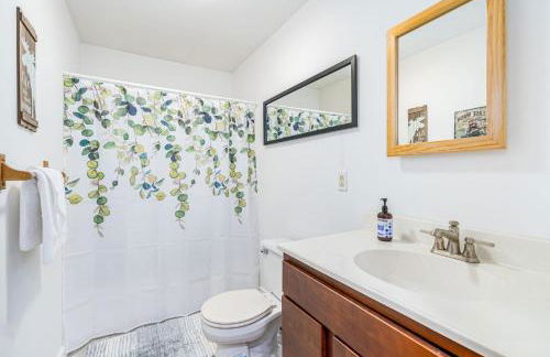 Tucked Away w Hot Tub, Fire Pit, Deck, & WiFi - Photo 21