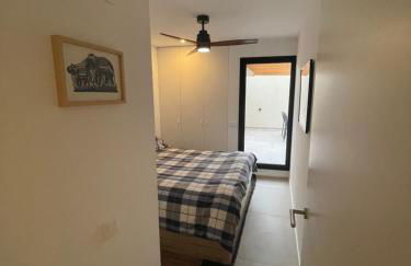 Apartamento de una habitación con terraza grande cerca de Barcelona - Photo 5