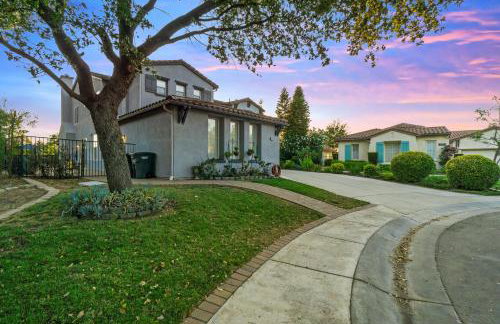 Entire Private Home with 5 Bedrooms 4 Bathrooms 3000 Sq ft Villa, Pool, Hot Tub, Nature, Garage, Winery, Available Now - Foto 58