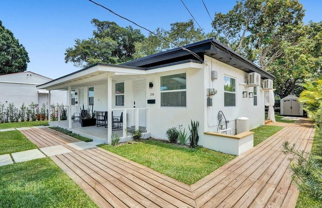 Modern Hallandale Apt w/ Backyard Near Beach - Foto 33