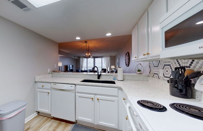 Romar Tower Condos - Photo 24