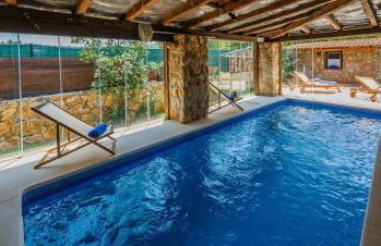 Rustic villa Radosic with indoor pool - Foto 24