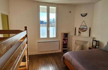 Appartement F2 Orléans 42m2, parking, 4 couchages et lit bébé - Foto 10