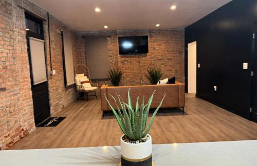 Jungle House Columbus Downtown Free Parking Sleeps 8 - Steps to Convention Center & Nationwide Arena - 2BR Short North Luxury Home - Over 5,800 Five Star Stays - Foto 16