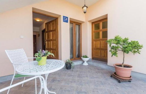 Two-Bedroom Apartment In Radmani - Photo 11