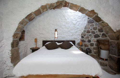 My Old Stone House in a 2 000 sqm private garden with Fab Glamping Tent - Photo 27