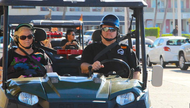 Percorrendo o centro de Mazatlán em um buggy