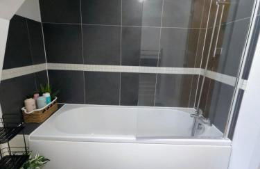 Canalside 1 bed flat - Foto 3