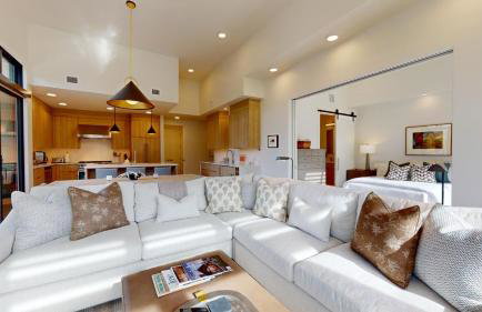 The Residences at One Twenty Unit 302 - Foto 5