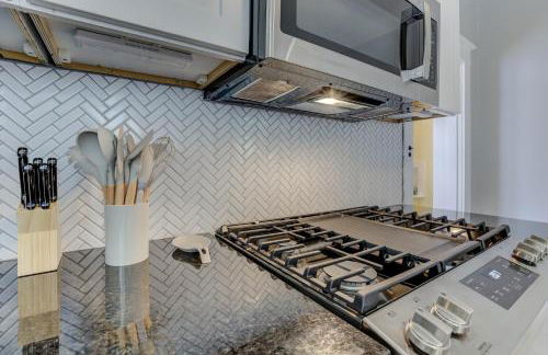 Spacious 3BR Cooper-Young Bungalow - Sleeps 8 - Walkable to Dining - Easy Access to Downtown - Parking - Foto 13