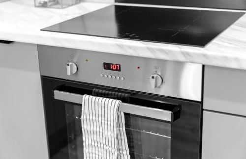 Stylish Apartment - 2 Bedrooms - Balcony - Parking - Netflix - Wifi - 7MC - Foto 19