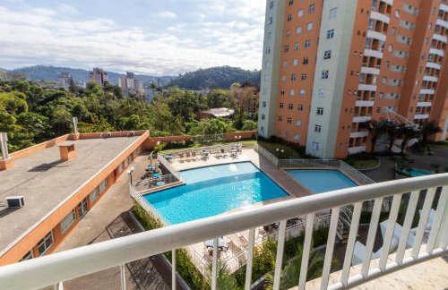 Apto a 10 min da Vila Germânica, dois quartos, salas de estar e jantar, cozinha completa, sacada com churrasqueira, Wi-Fi, Piscina, academia, mercadinho 24 horas e Vaga de garagem - Foto 10