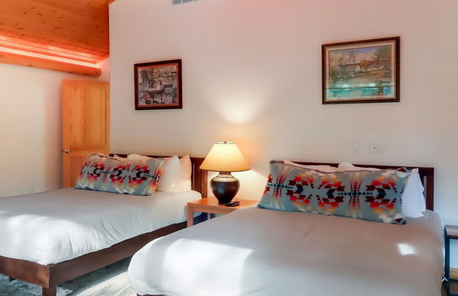 Boardman Monarch Upscale River Lodge HOT Tub! - Foto 71