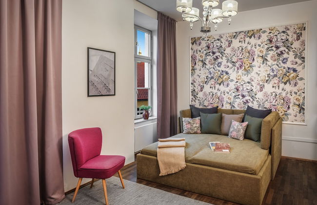 4 Arts Apartments by Adrez Living - Photo 27