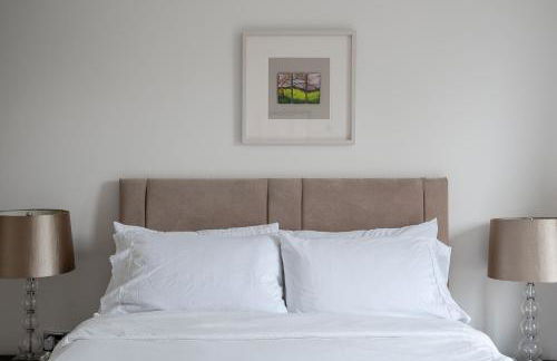 Modern, fully furnished apartment with ensuite, private balcony and elevator in Notting Hill - Foto 8