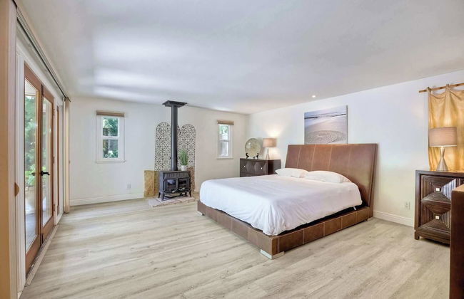 Serene Coastal Home Sleeps 8 1 Mile From Beach! - Foto 2