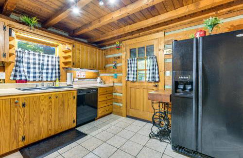 Hot Tub and Fire Pit Cozy Cabin in Maggie Valley - Foto 8