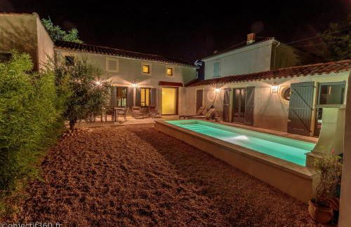 Mas provençal au coeur de L'Isle-sur-la-Sorgue - Photo 1