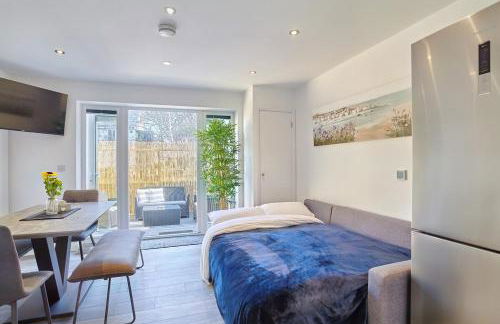 2022 Two Bed Stylish House Near Beach - Foto 16