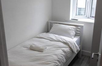 Modern home with driveway parking for 2 vehicles, near Tottenham Hotspur Stadium, White Hart Lane Train Station - Foto 34