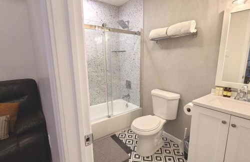 Arctic House- Walk to the Casinos, Outlets & More! - Foto 9