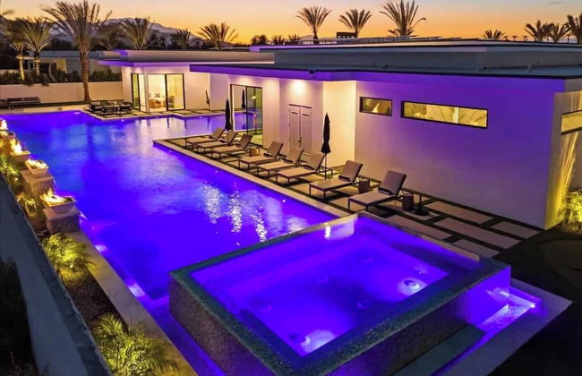 Sleeps 20 7-bedroom Villa w/ Pool, Putting Green & Hot Tub Bravo Villa #11 by Avantstay - Foto 9