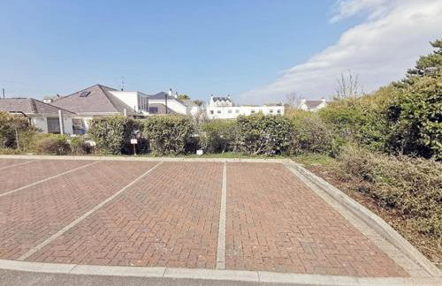 1 Y Bae - Top Floor Apartment - Photo 9