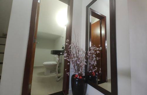 Sobrado grande disponível em ótima localização - Foto 13