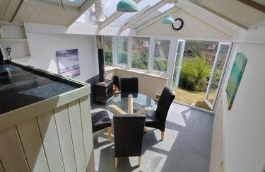 Unique coastal detached property - Foto 3