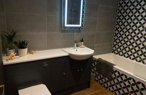 Spacious luxury flat in Swanage, close to beach with parking - Photo 11