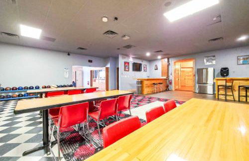 Bowling Alley! Expansive Group Getaway in Lewiston - Foto 17