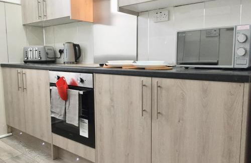 RIVER CLYDE VIEWS - PRIVATE & SPACIOUS APARTMENT - Photo 30