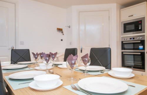 5 bed house with free secure parking in pleasant quiet location - Photo 5