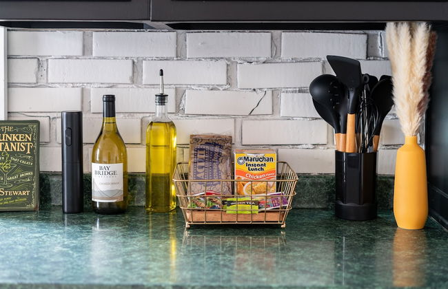 Prime Location Top Rated Clean Parking Free - Foto 20