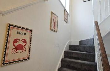 Spacious Home Near Wembley, Free Parking, Close to Tube, Garden - Photo 16