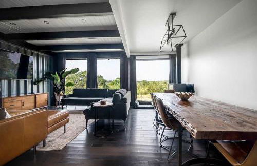 Luxury 4-Bedroom Container Home, Hot-Tub & Firepit - Foto 7