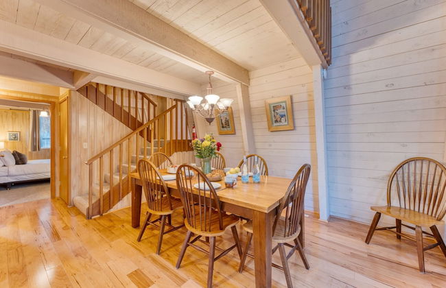 Lundy Bearden Serene Tahoe Retreat With Deck Fireplace and Forest Views - Foto 14