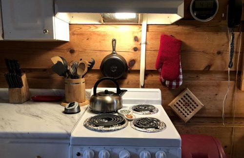 Romantic Log Cabin with Hot Tub near Cherokee National Forest, Tennessee - Foto 30