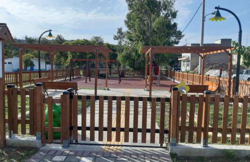 Soula's Sunshine Blue Apartment - Photo 14